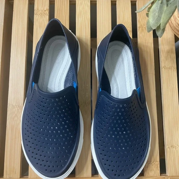 Navy little kids size c12 CROCS - Picture 4 of 8